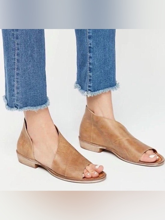 Free People Shoes - Free People Mont Blanc Asymmetrical Leather Flats Size 39 EU / 8.5 US